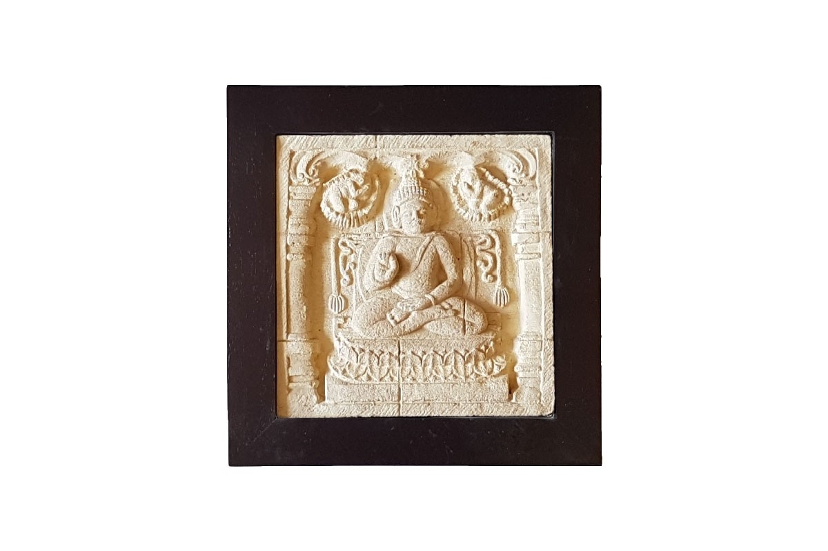 081 - Sitting Buddha: clay bas-relief